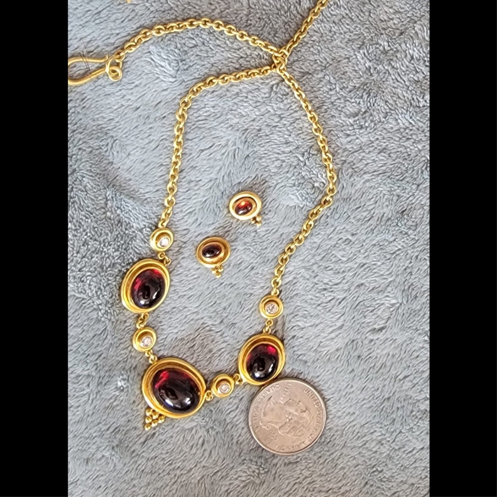 Temple Saint Clair necklace set